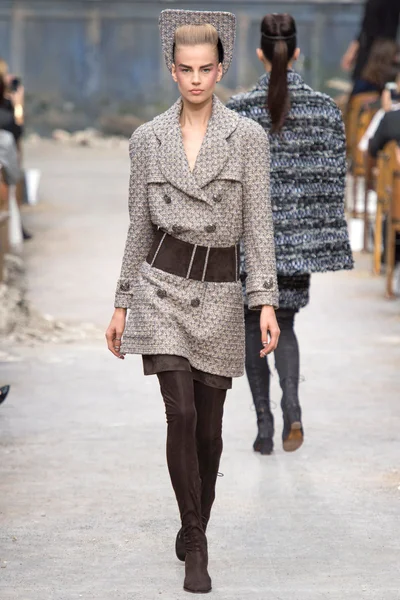Look 11